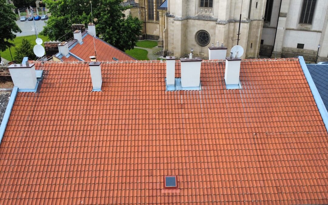 Rekonstrukce komínů a fasády – Komenského, Olomouc